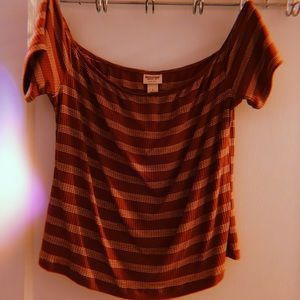 Off the shoulder cropped tee